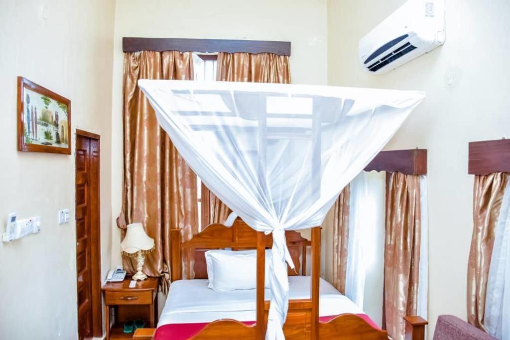 Red Sun Lodge Kokoni Ngambo Eksteriør billede