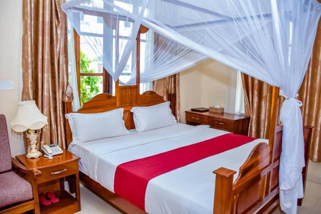 Red Sun Lodge Kokoni Ngambo Eksteriør billede